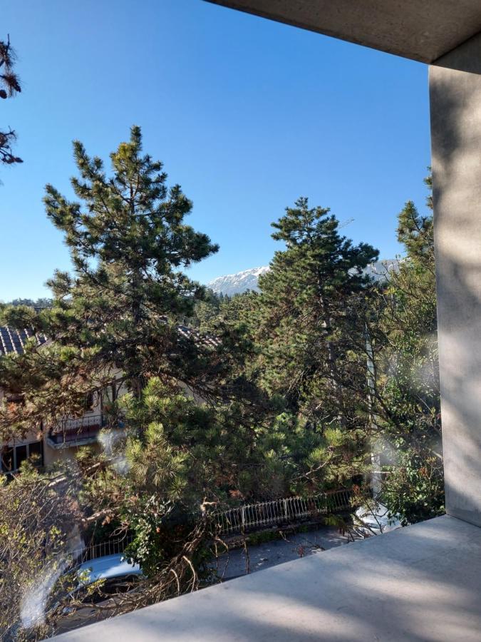 La Pineta - Delightful Small Apartment Near The City Center LʼAquila Exteriör bild