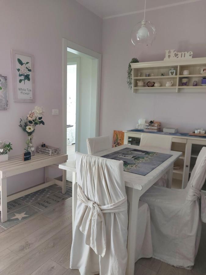 La Pineta - Delightful Small Apartment Near The City Center LʼAquila Exteriör bild